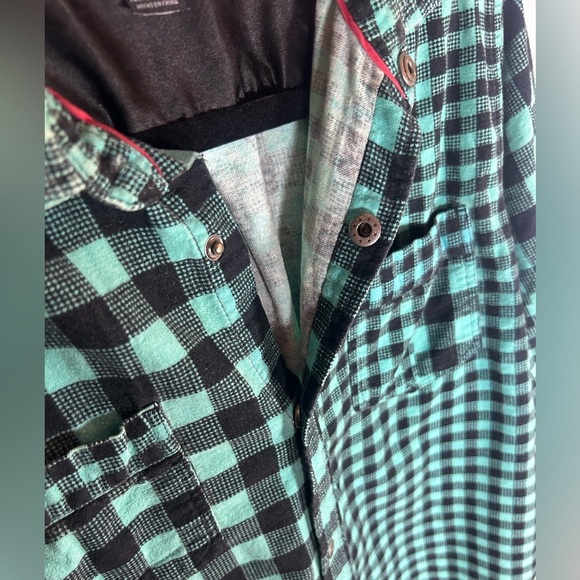 QUIKSILVER size S men’s button snap down shirt, long sleeve, teal color, pockets - Picture 3 of 6